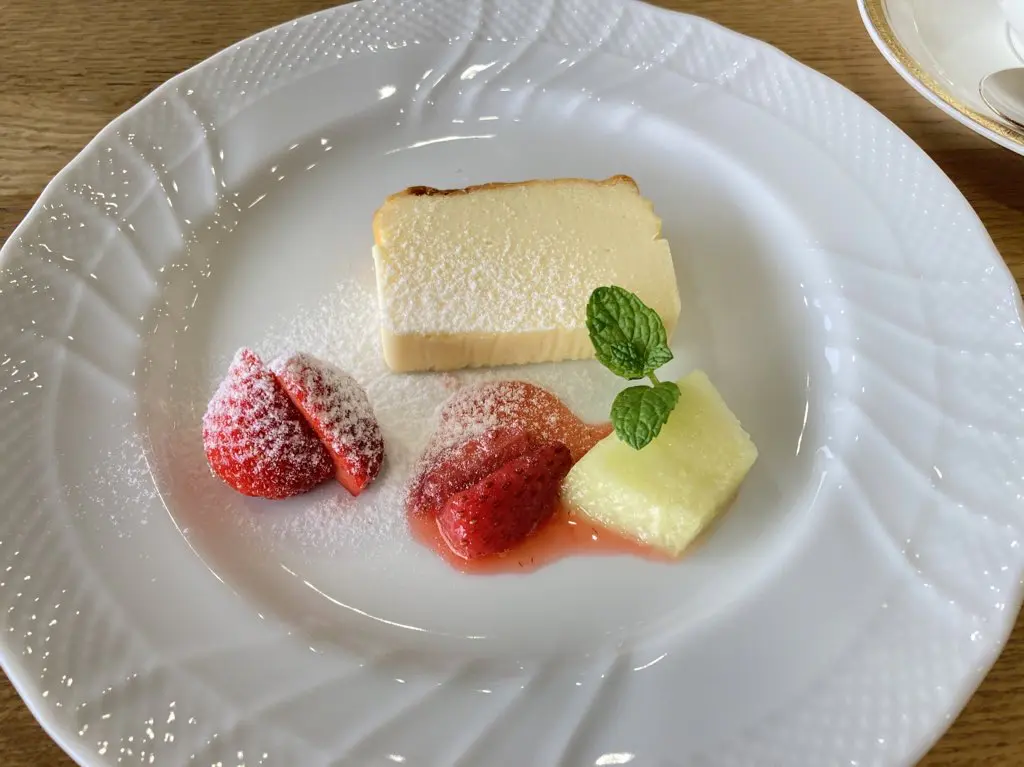 クリームチーズのテリーヌと福岡産あまおう