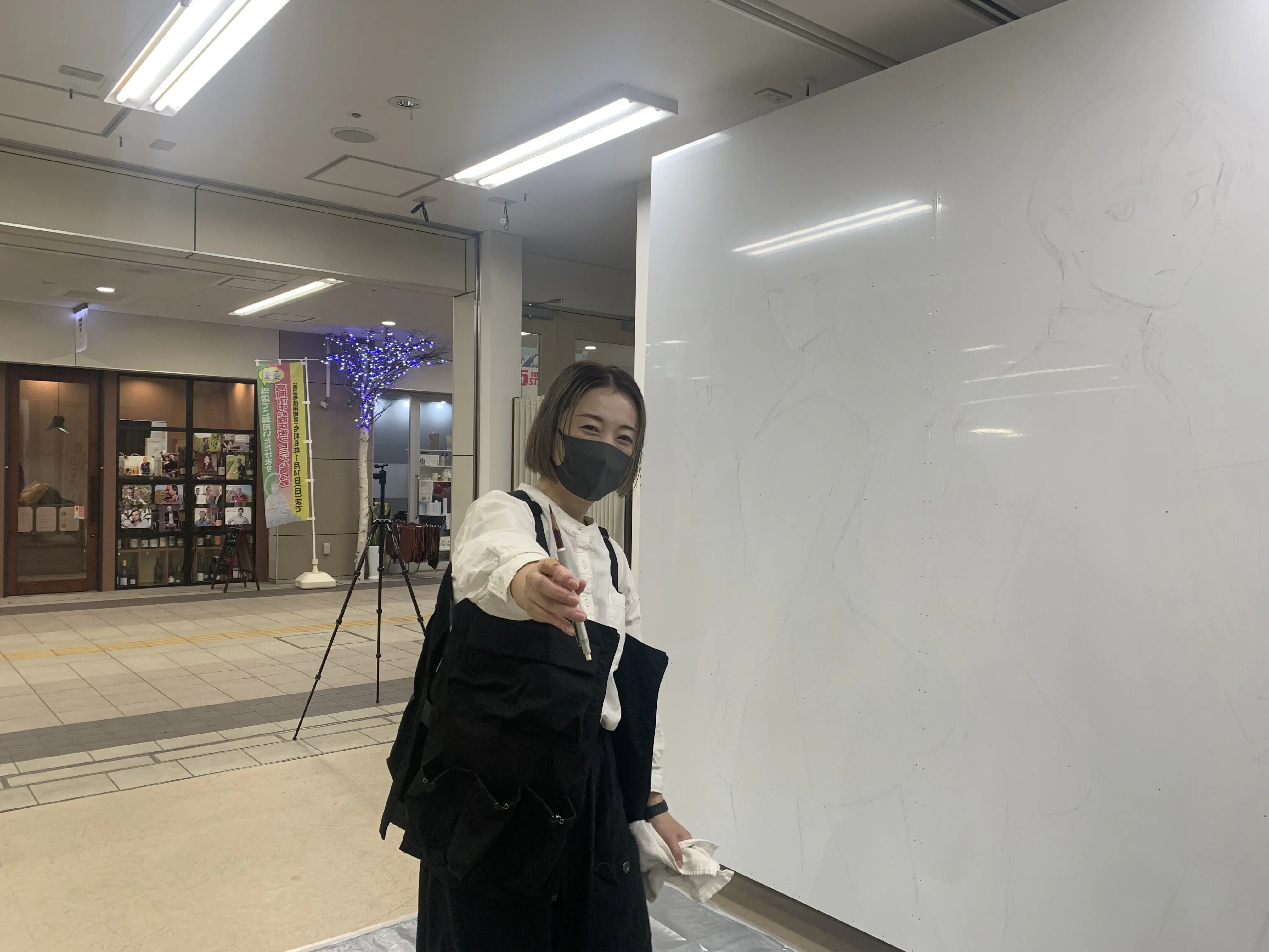 大型パネルにライブで描くnifuniさん