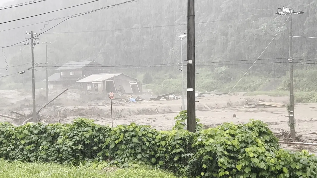 氾濫した塚田川（石川県輪島市・住民提供）