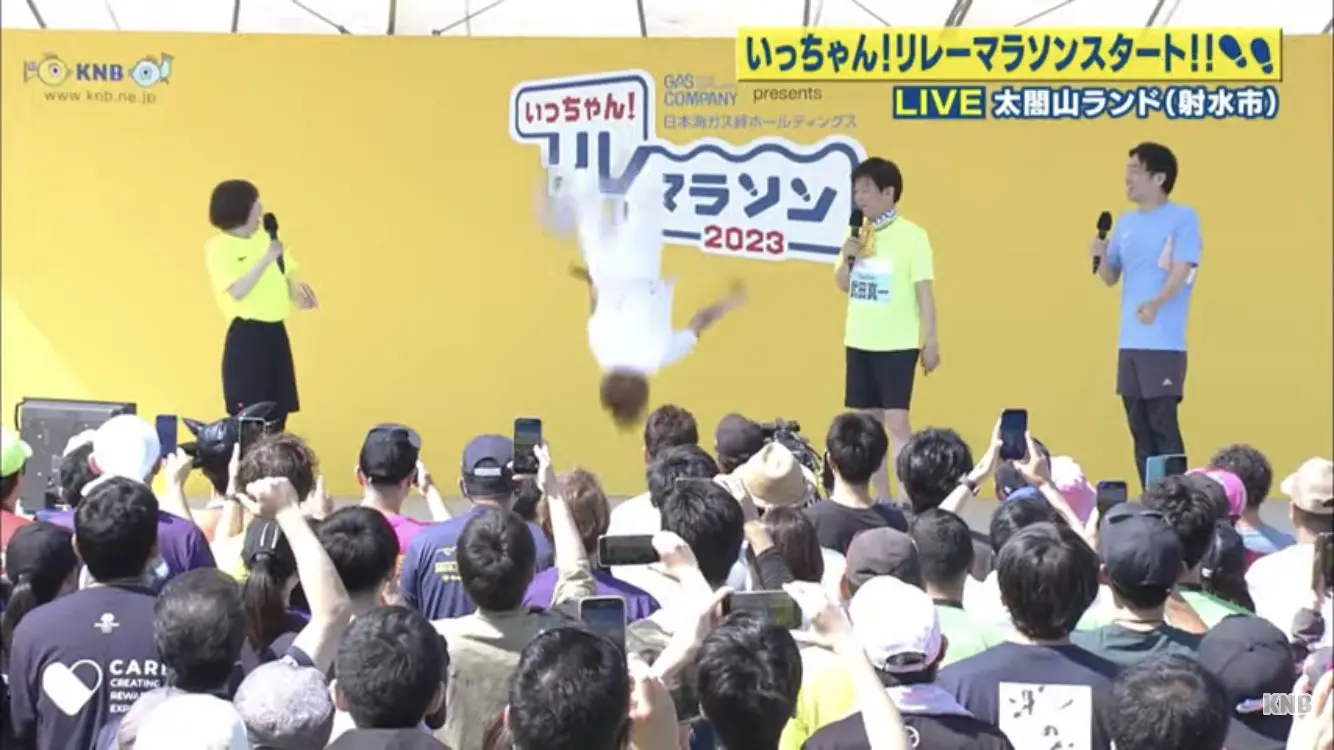 ステージでまさかの宙返り