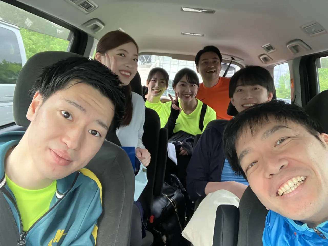 太閤山ランドに無事到着した時の写真。
おい天野、もう少し笑えないのか？