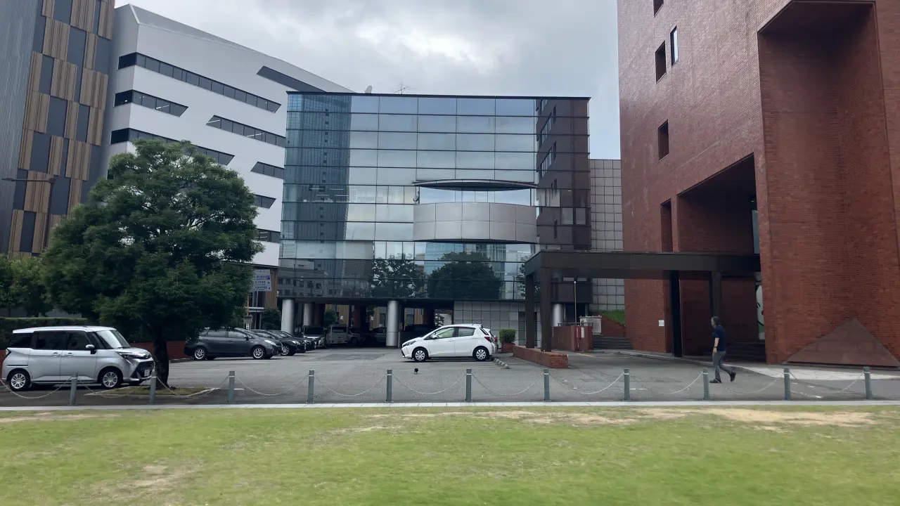 今日の静かな本社前　その2