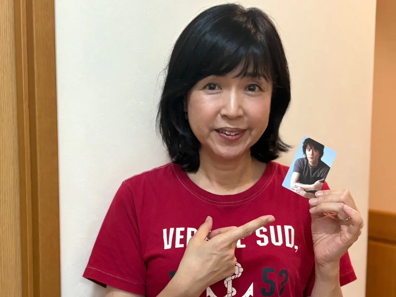 25年前の福山雅治さんの写真カードを手に
