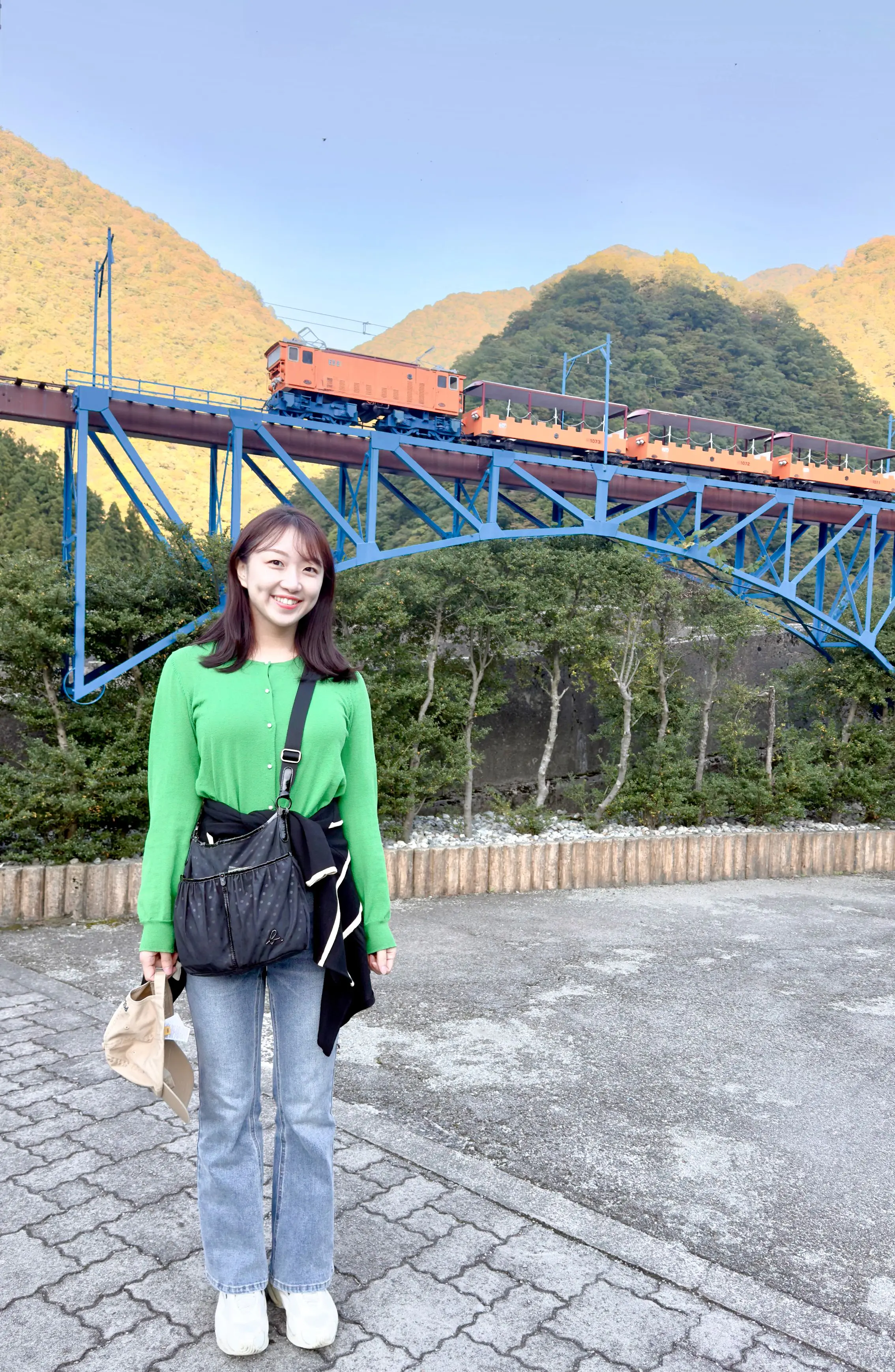 秋晴れを満喫！黒部峡谷トロッコ電車の旅