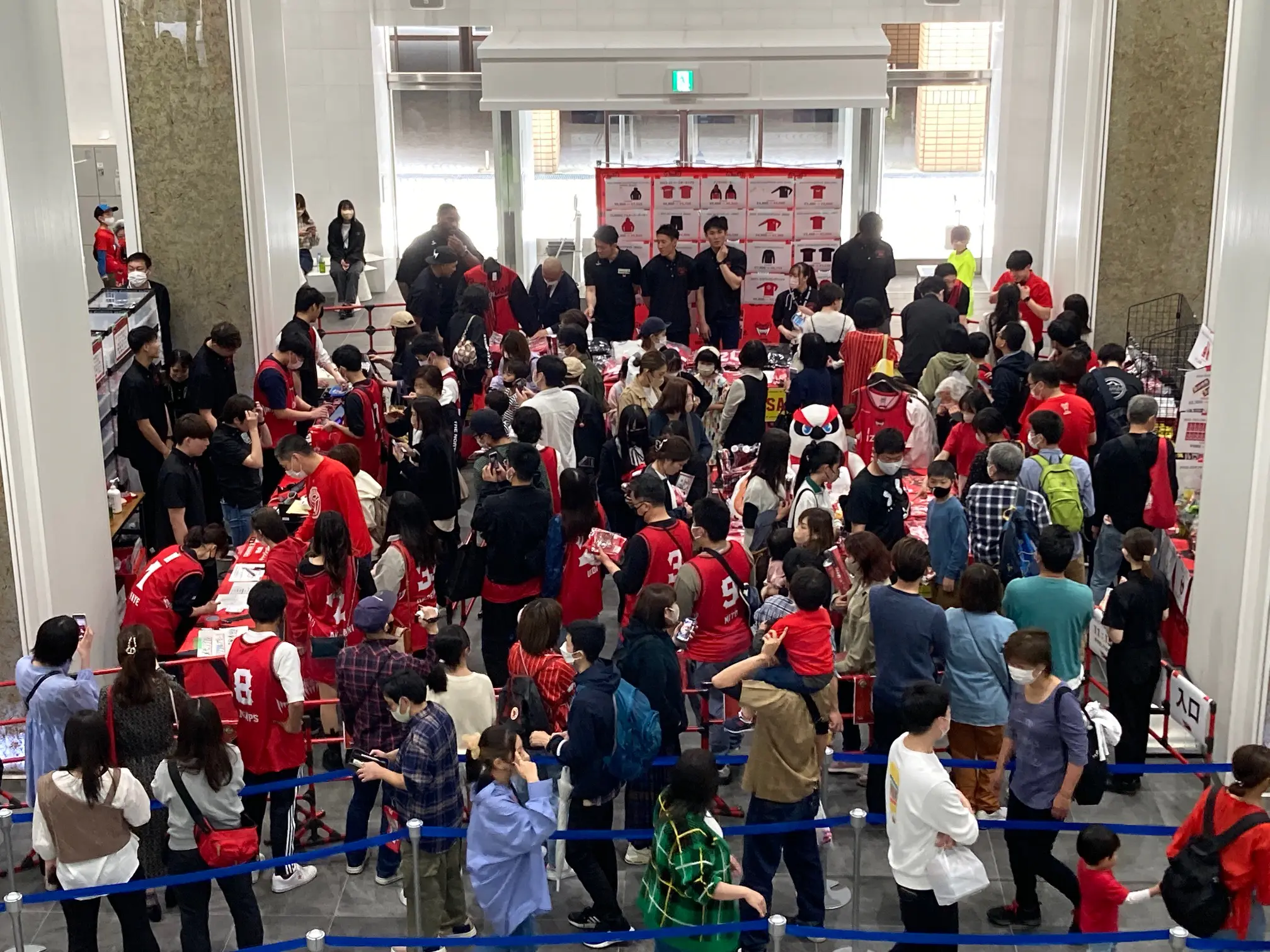 グッズ売り場も大盛況