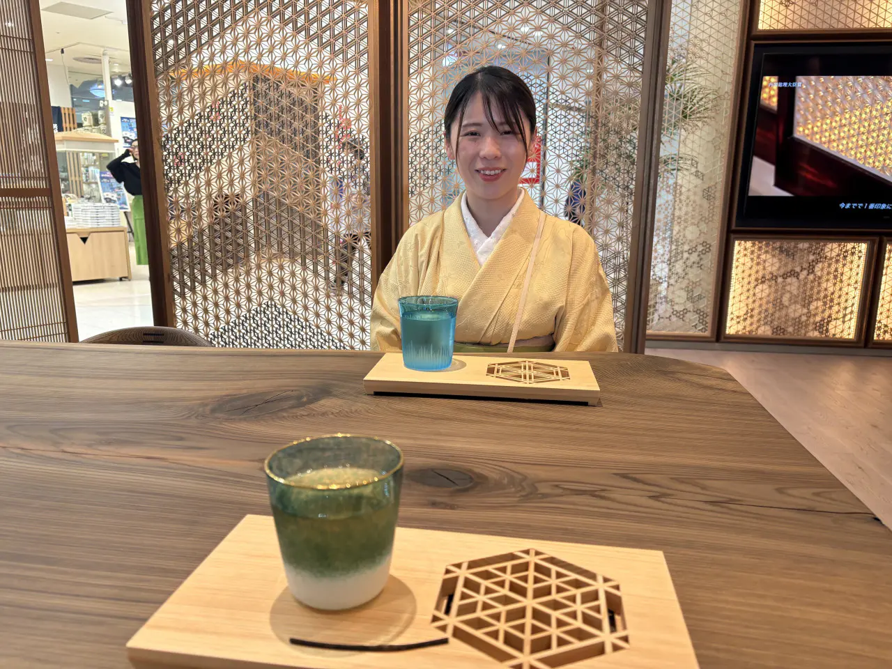 組子座でお茶をいただきながら打ち合わせ