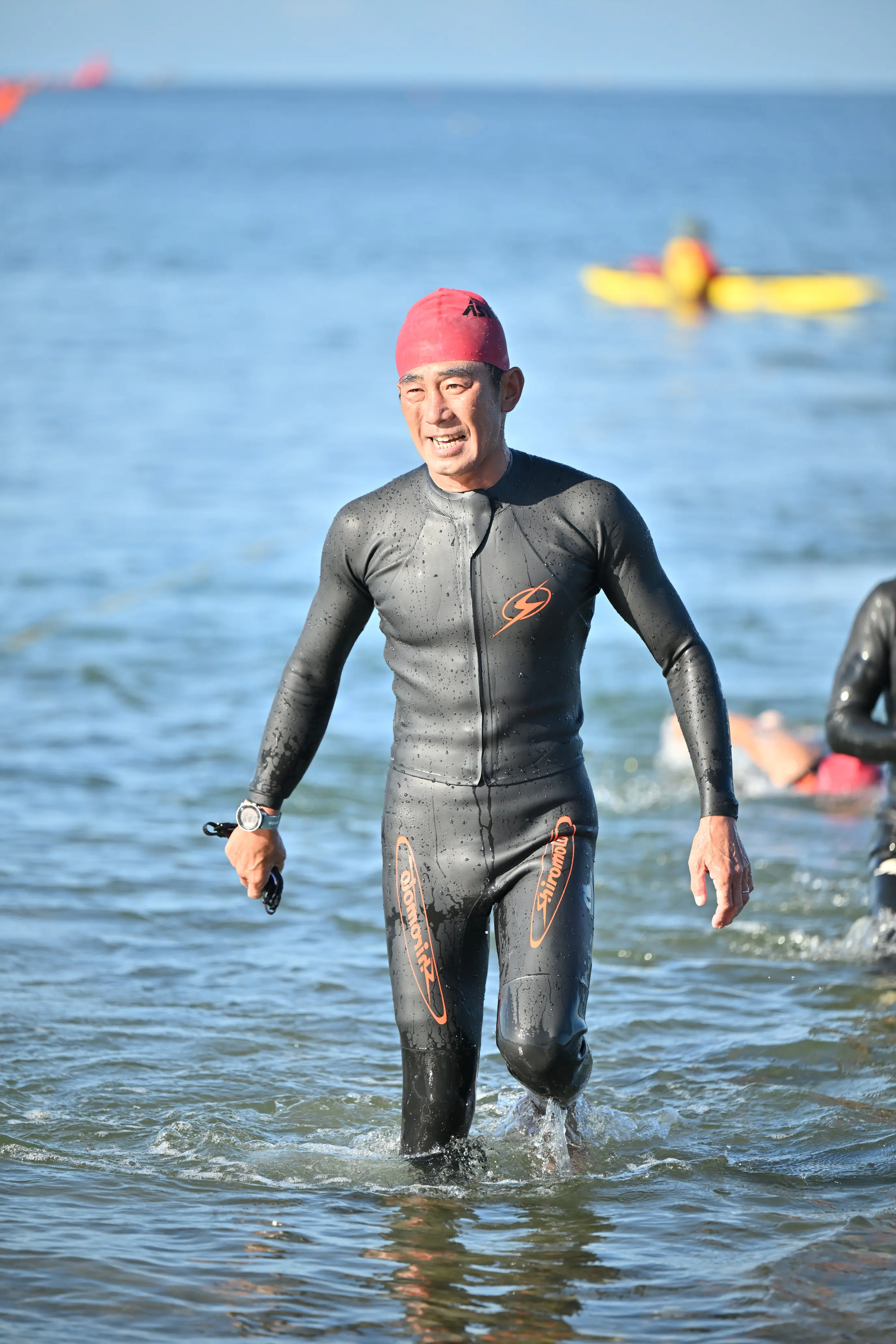 4km泳いだ直後は波酔いでフラフラ状態