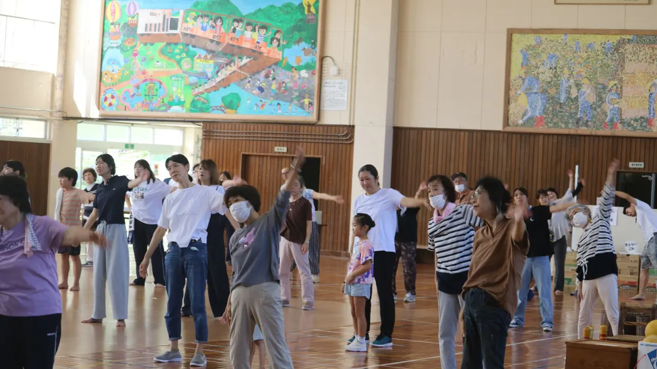 旧宇奈月小学校体育館　壁画が懐かしい！