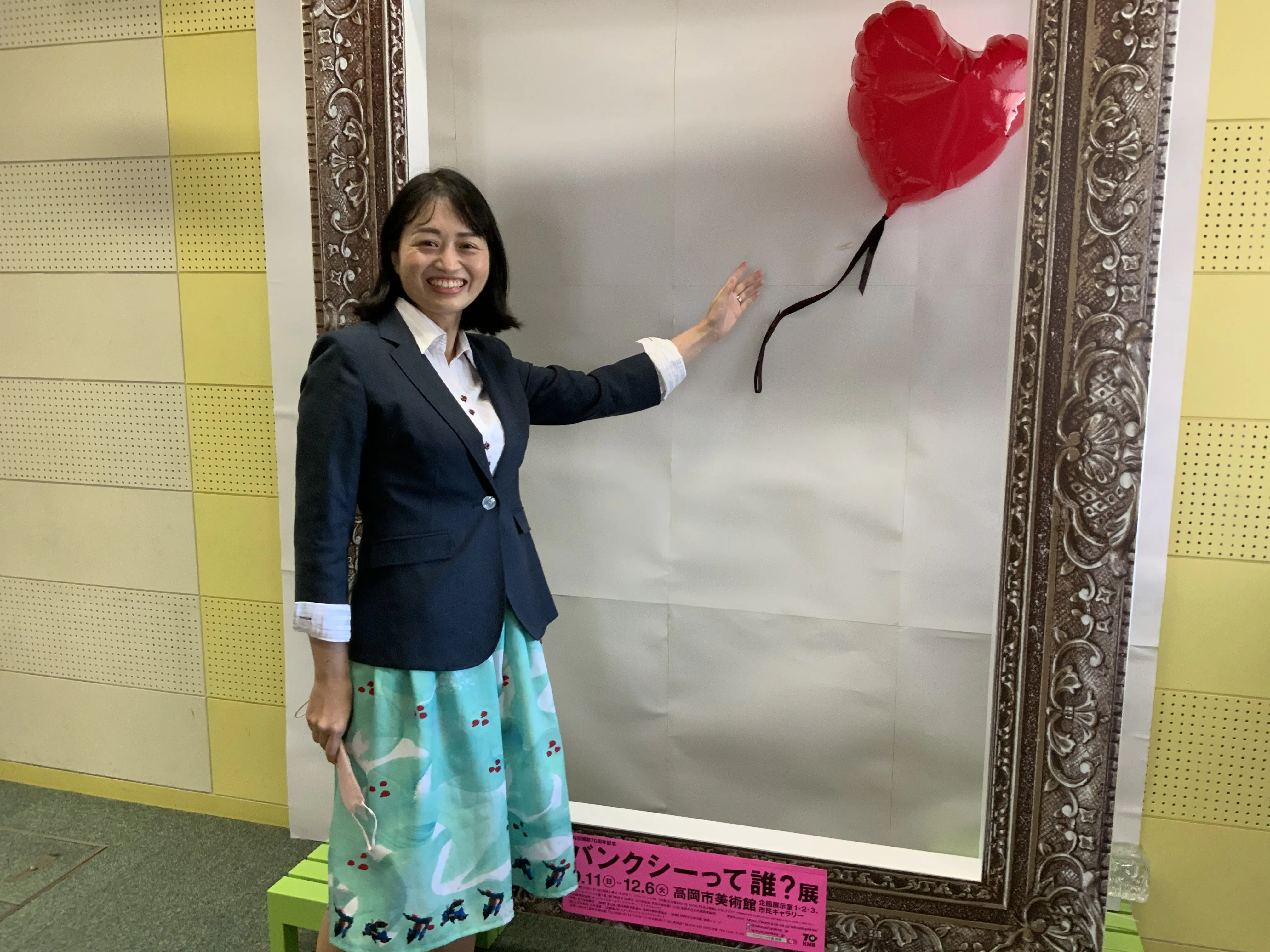 バンクシーの「風船と少女」になりきってくれました！