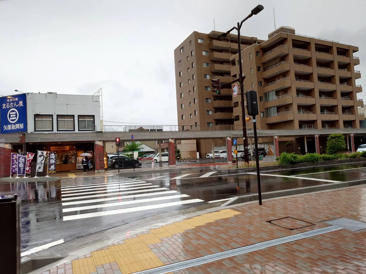 アーケードのおかげで雨は気になりませんでした