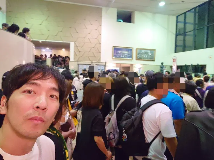 ライブ終了後は人の波