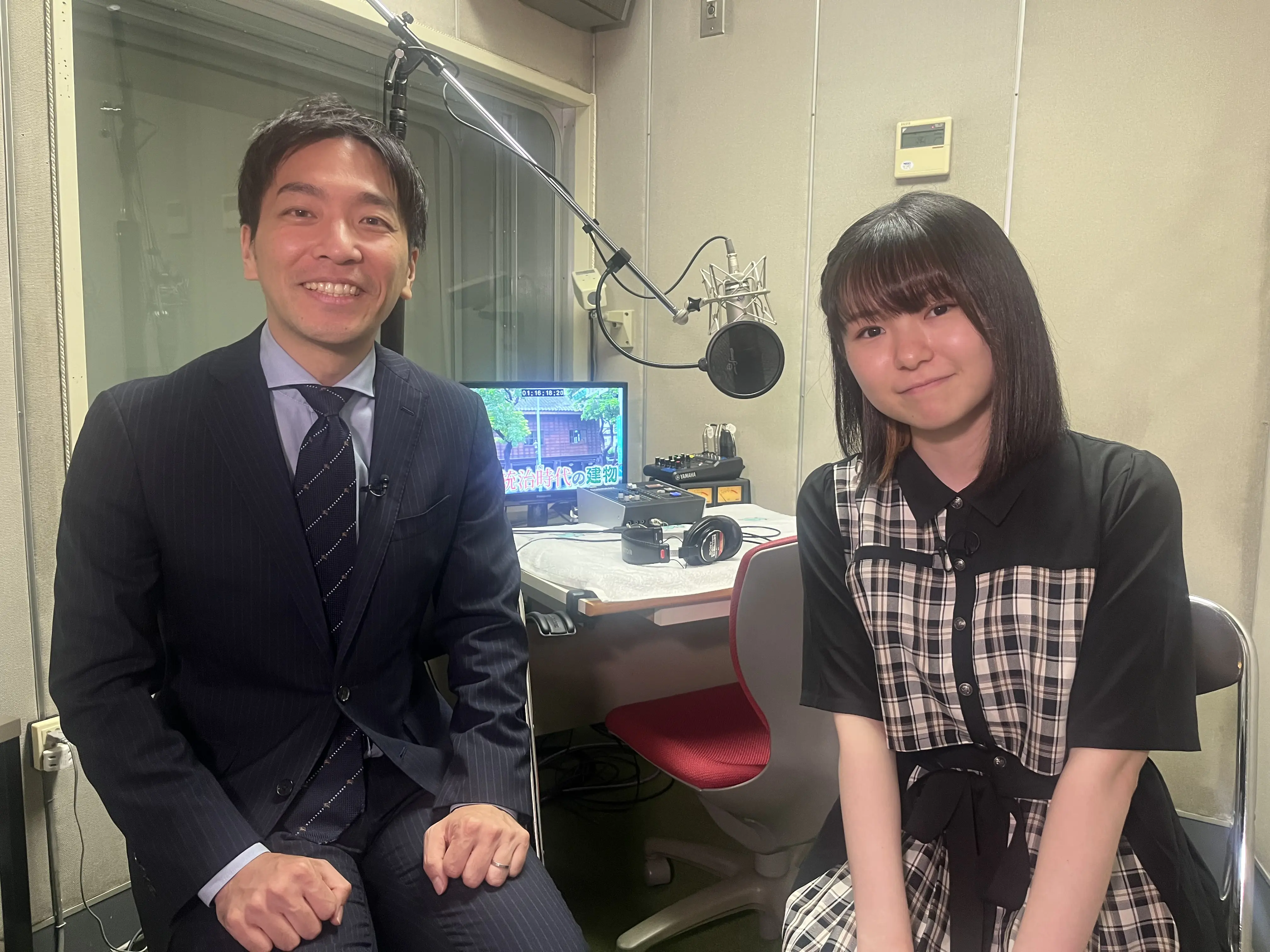 川邊紫さんとナレーションブースにて