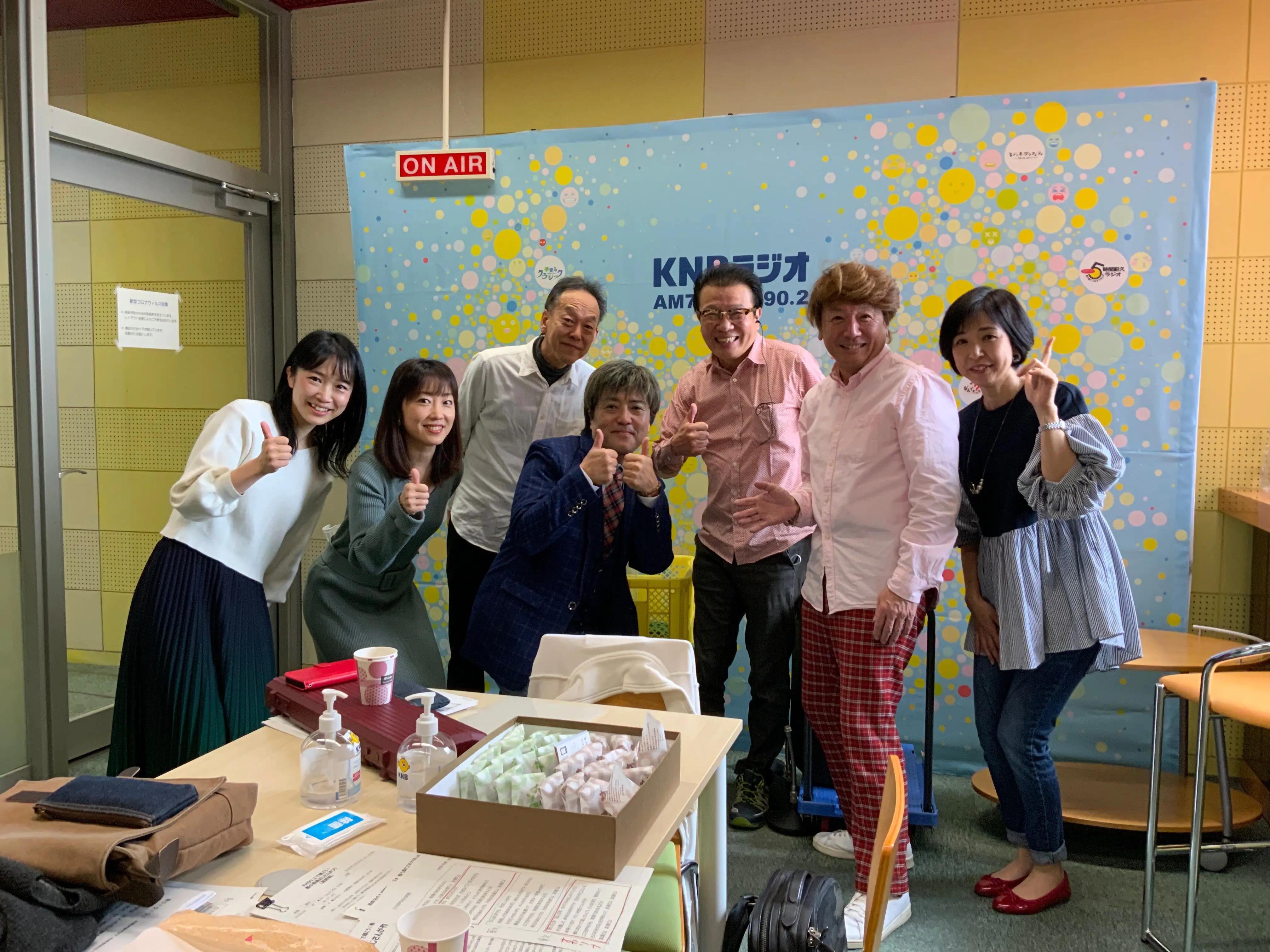 左から粟島アナ　柳川アナ　ベースの武田さん　澤武さん　高原さん　友井さん　私