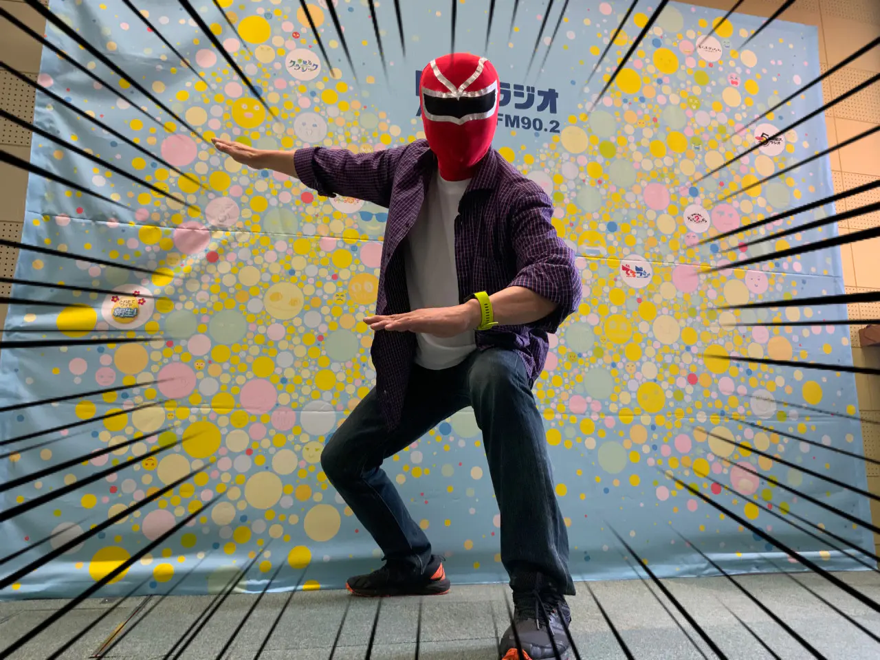 だまさレンジャーレッドの決めポーズ！