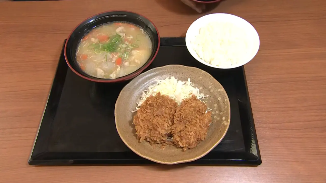 とん汁定食（ヒレカツ）　924円（税込）