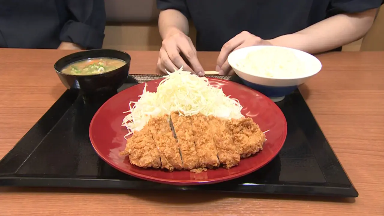 ロースカツ定食　869円（税込）