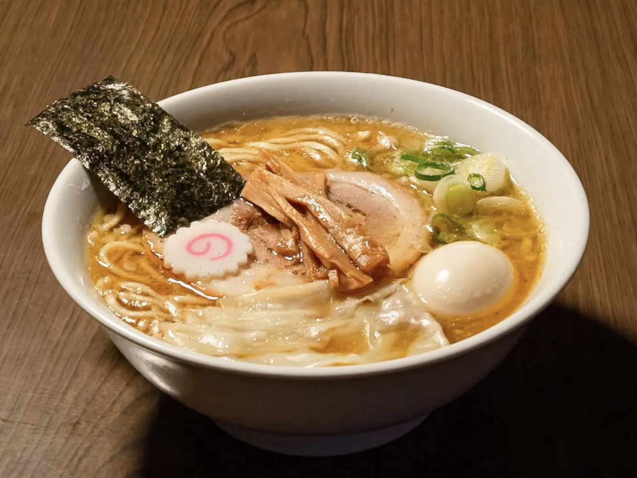 特製醤油らぁ麺　1250円