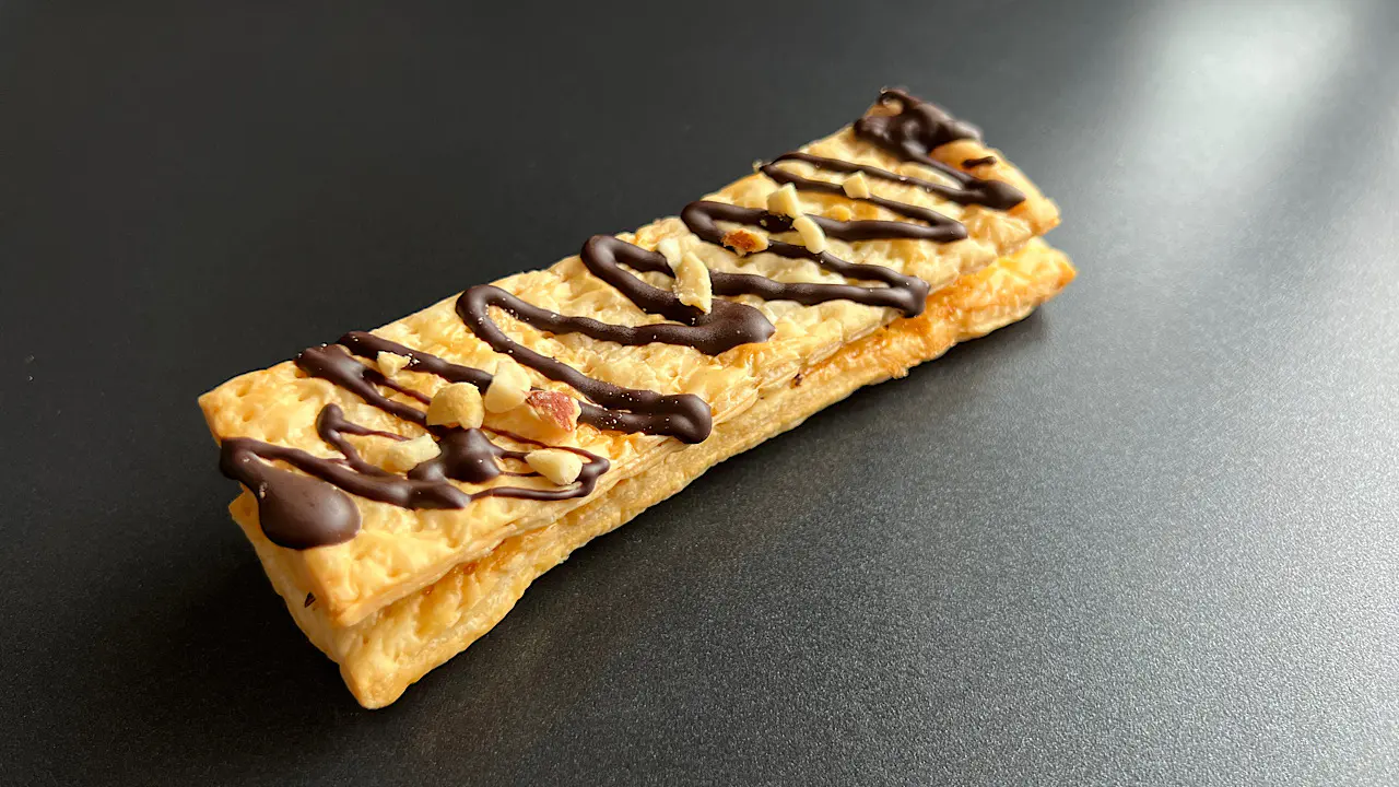ベルギーチョコとナッツのリッチカスタードパイ　500円