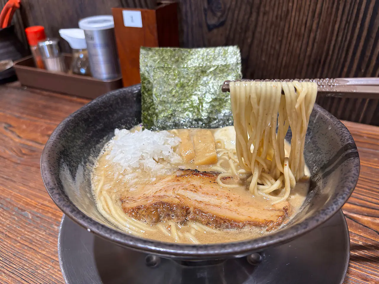 限定濃厚煮干しそば ※写真は卵入り