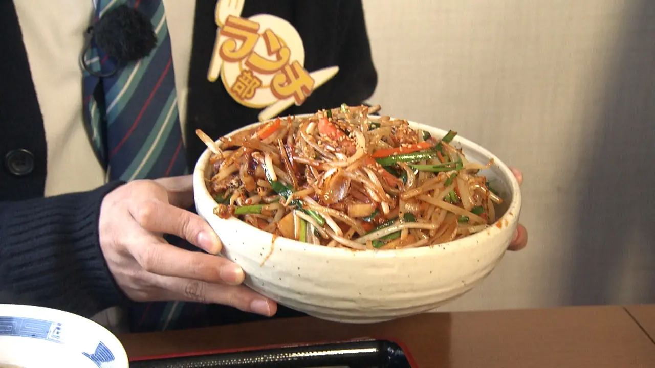 大きな器からあふれそうなほどの大盛