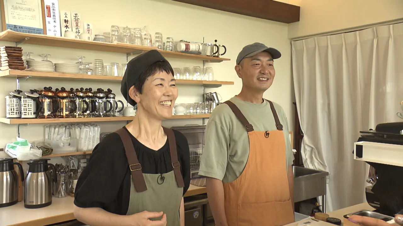 中山芽衣さん（左）と、夫の進さん（右）