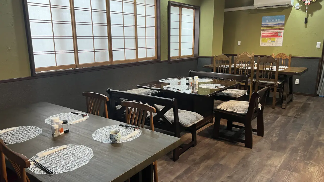 元旅館を改装した落ち着く店内