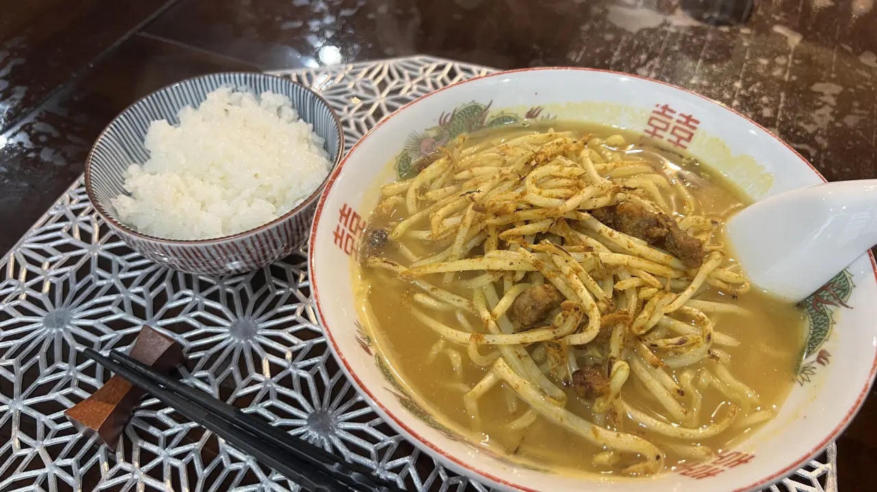 カレーラーメン（ごはん付き）　1100円