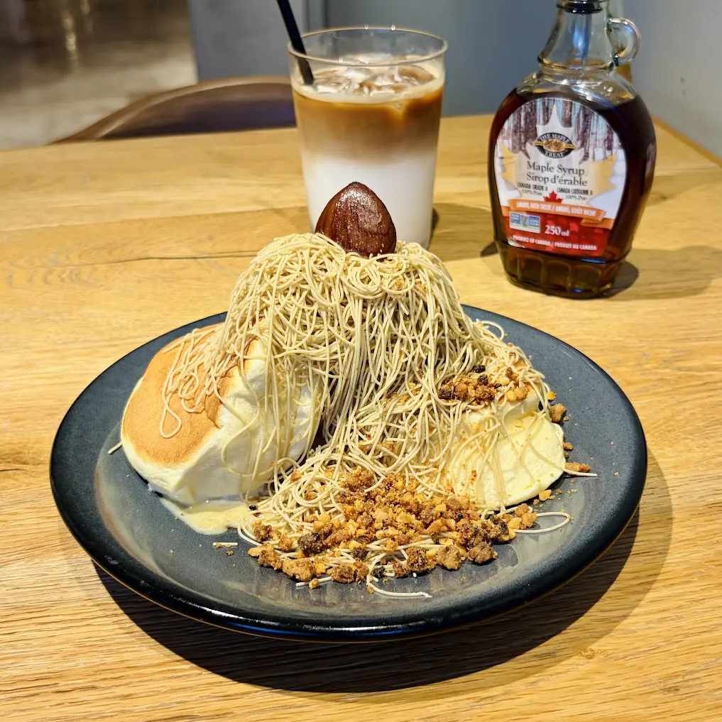 和栗の搾りたてモンブランパンケーキ　2398円