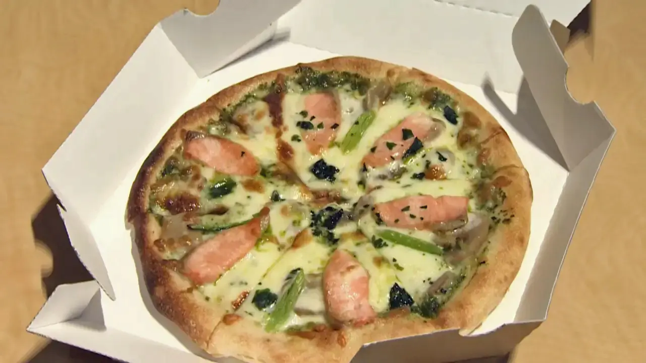 いみずサクラマスのピザ　1350円（税込）