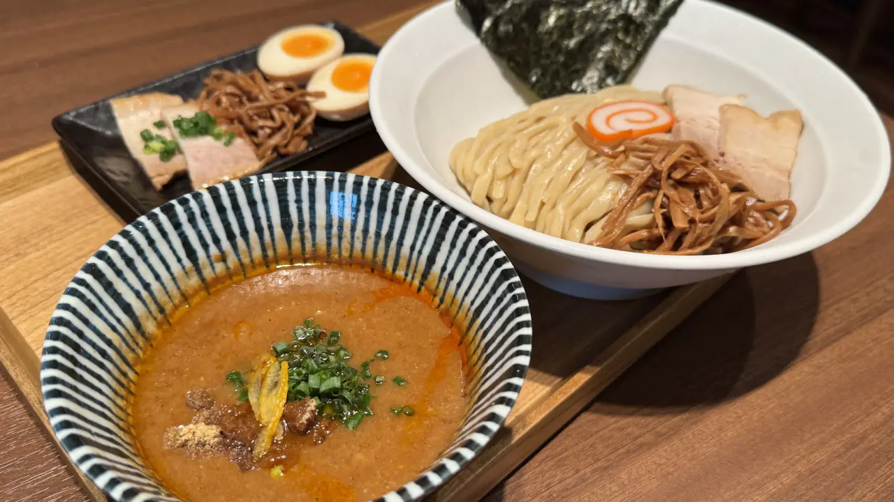 辛濃厚魚介つけ麺(全部のせ）