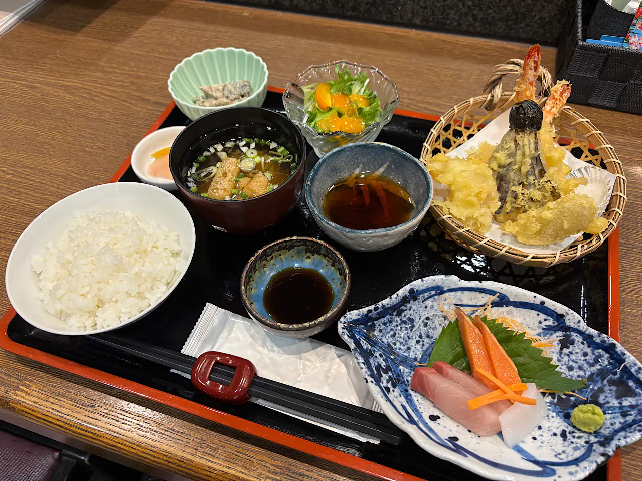 天ぷら定食 1300円（税込）