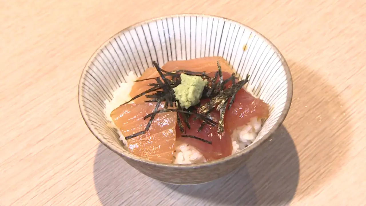 ミニまぐろサス丼　セットはラーメン＋550円（税込）／単品の場合は650円（税込）