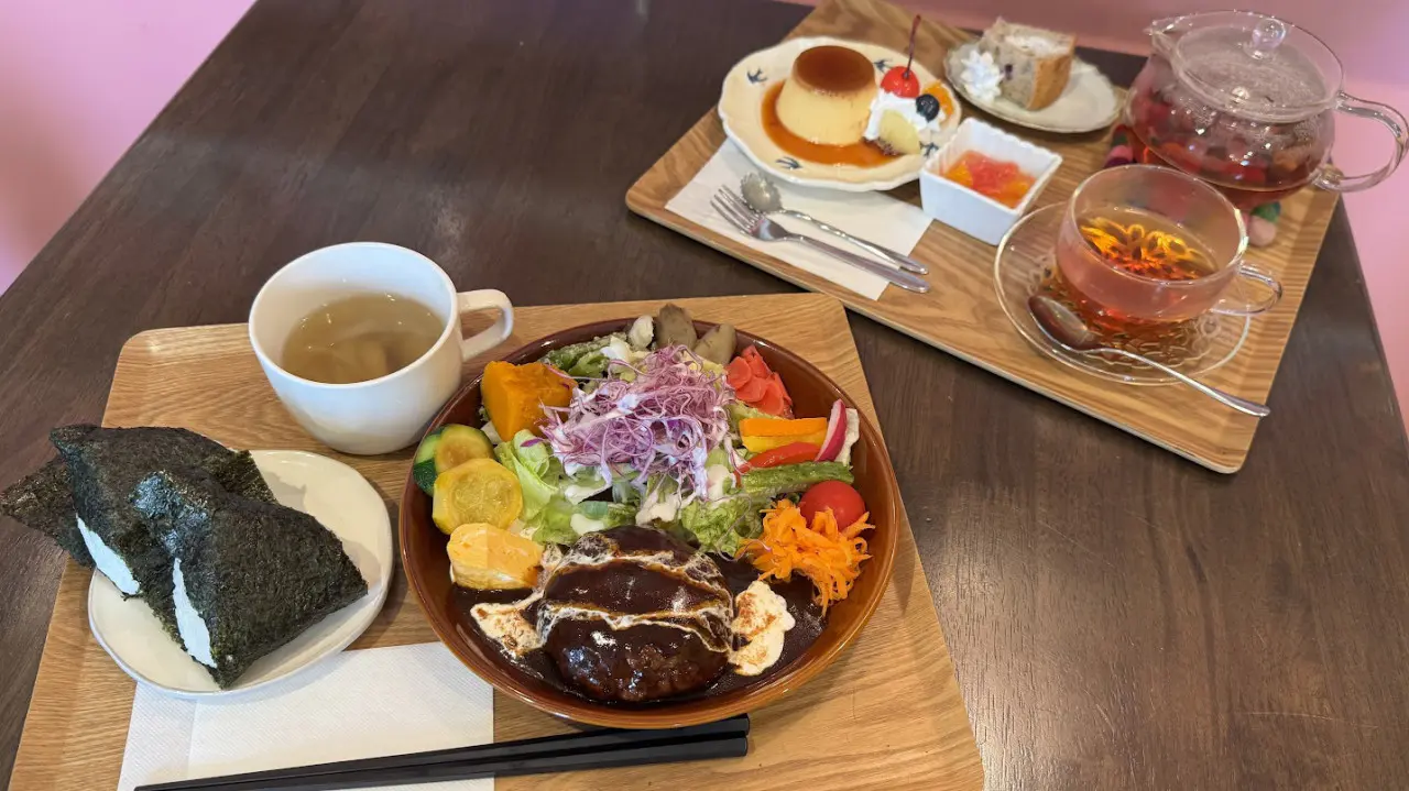 ランチメニューセット（とうふハンバーグおにぎりセット）　1500円