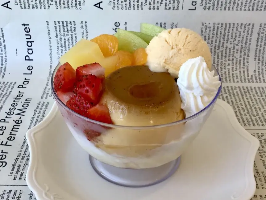 プリンアラモード 880円（税込）
