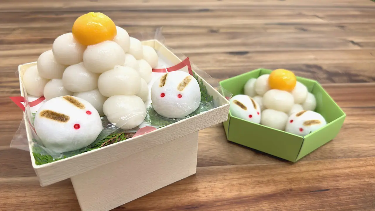 （左）三方付きお月見団子2160円／（右）ミニお月見団子1296円