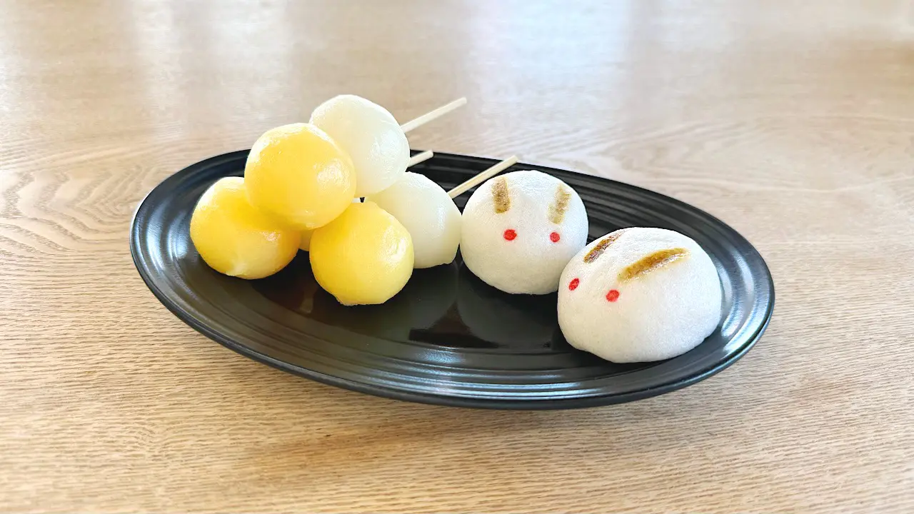 お月見団子　5本入り594円／うさぎ上用饅頭　2個入り　399円