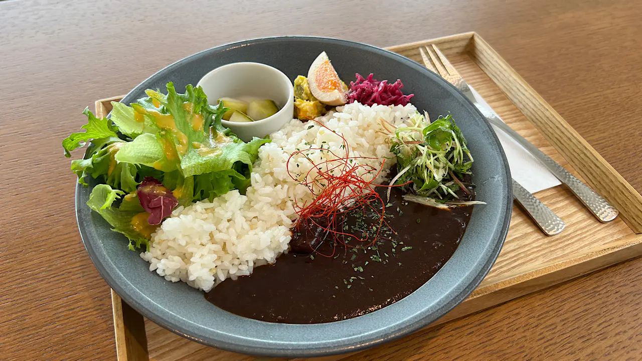 欧風黒カレー　デリ＆果実ピクルス添え　1280円