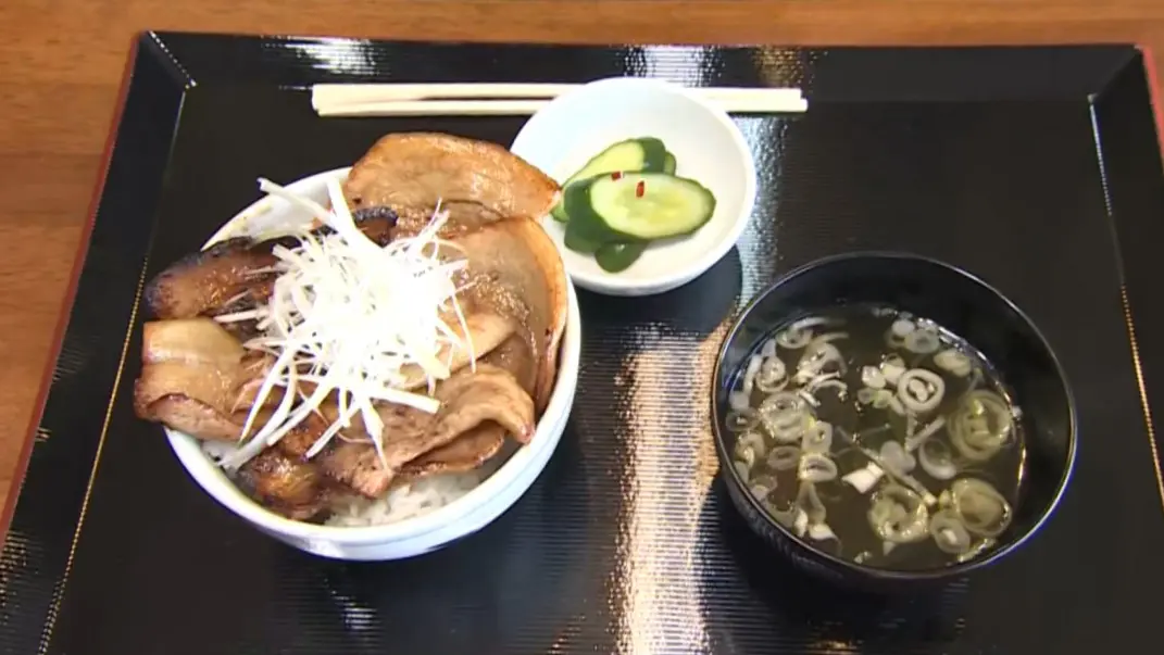 豚丼　白髪ねぎ付　950円（税込）