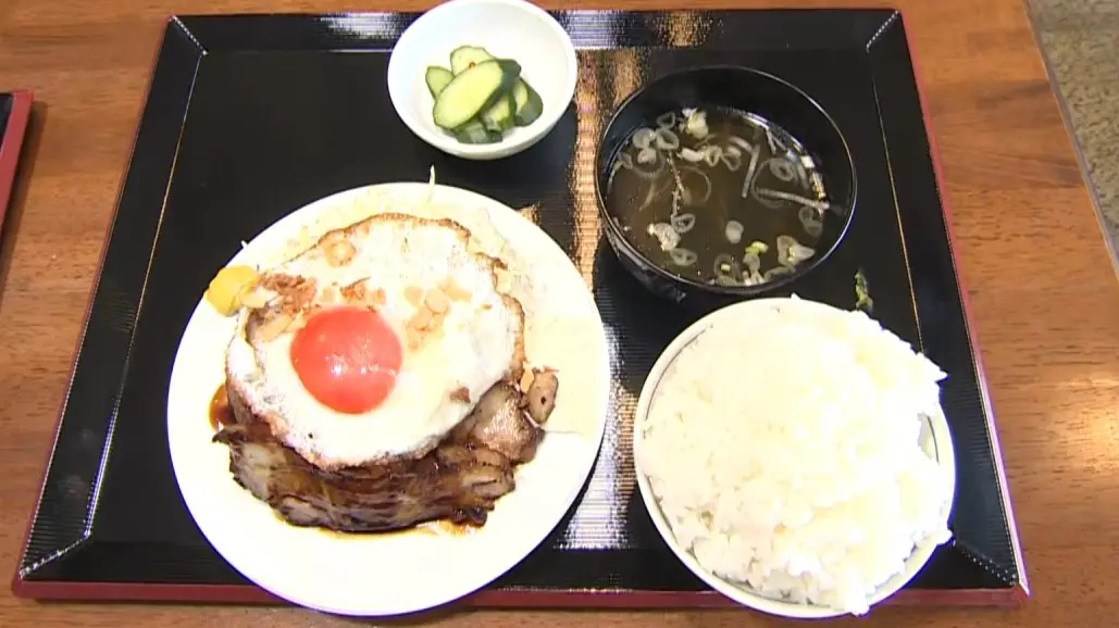 チャーシューエッグ定食　マヨネーズ付　1250円（税込）