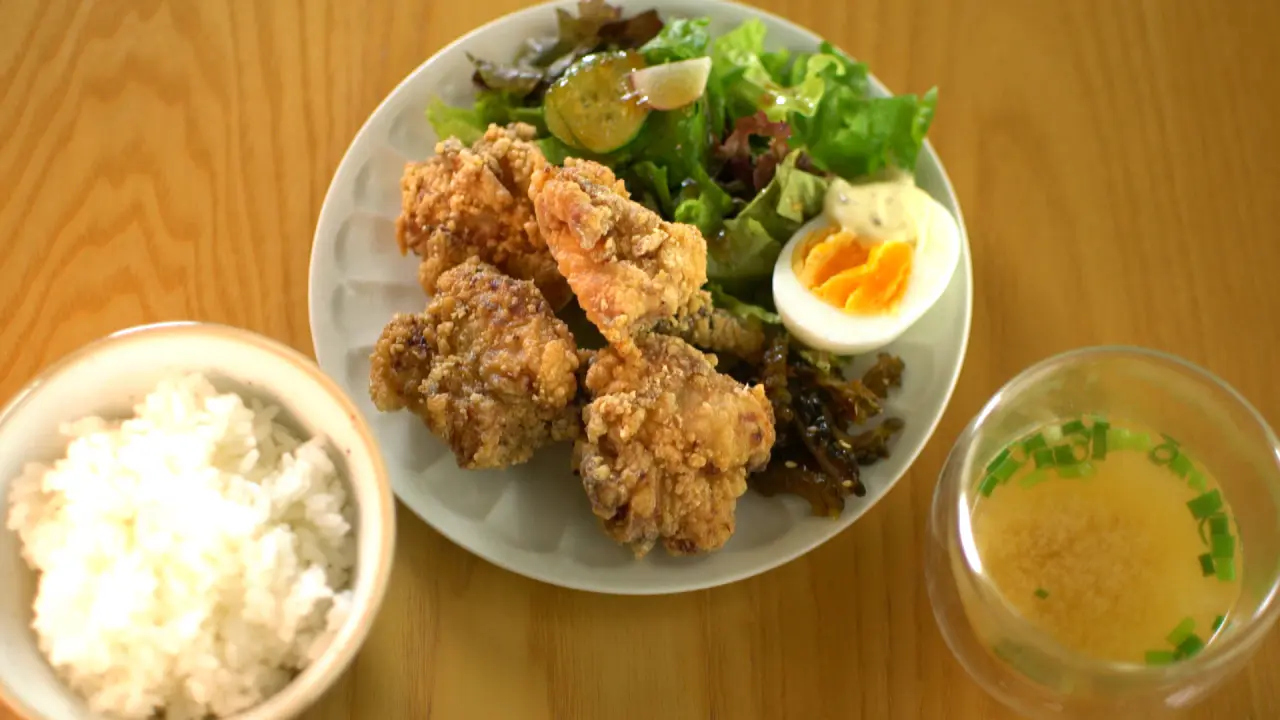 唐揚げとサラダのプレート　1000円（税込）