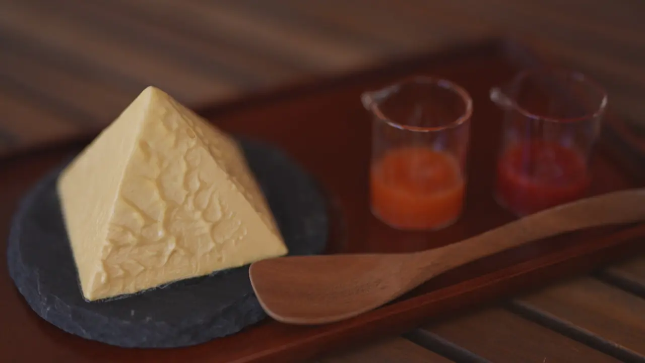 アルペンチーズケーキ・もみじ　800円（税込）