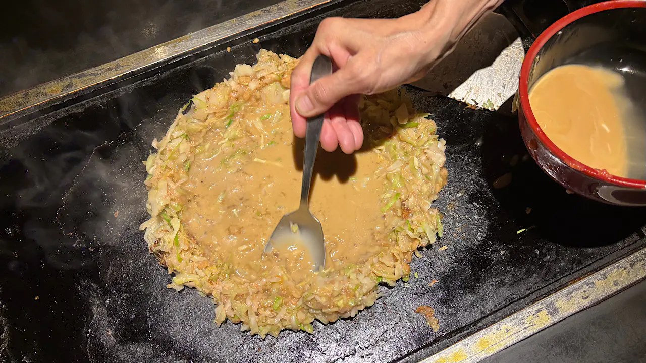 ④ どての中に少しずつだし汁を入れる