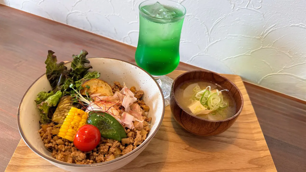 和風タコライス（味噌汁・ドリンク付）　1600円