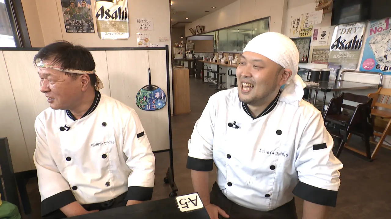 店主の堀彰さんと、2代目の慎仁さん