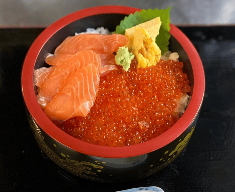 サーモンいくら丼 1400円(税込)