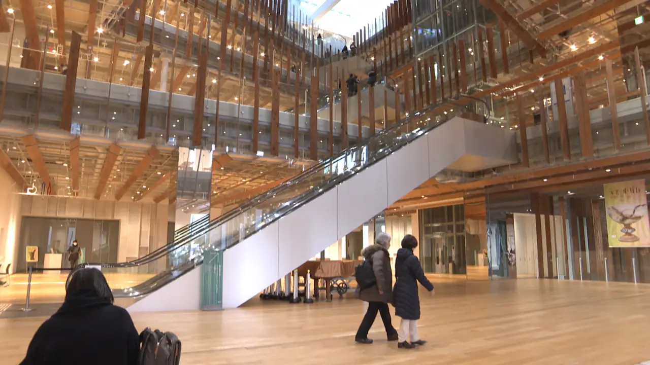 TOYAMAキラリ（富山市ガラス美術館・富山市立図書館）