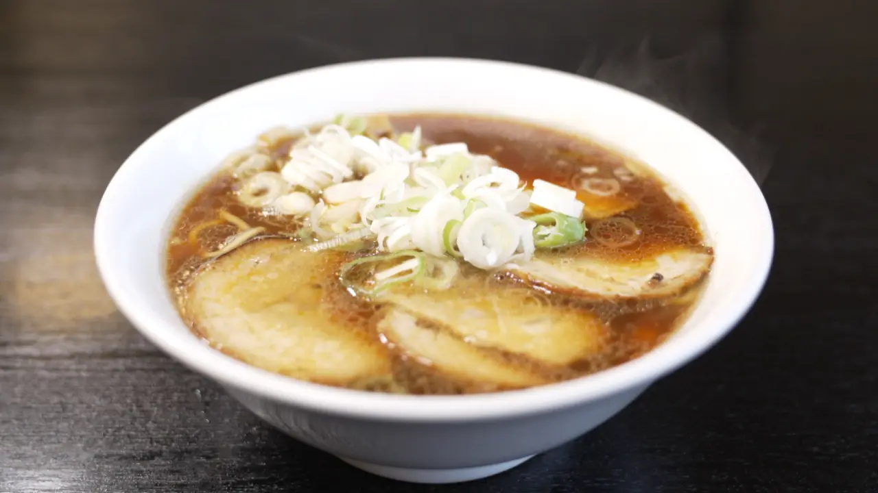 醤油チャーシュー麺　1220円（税込）