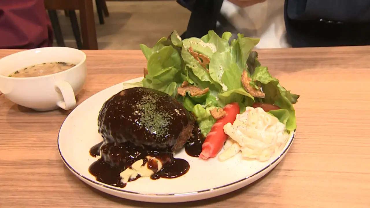 黄金とろたまハンバーグ（ライス＆スープ付）　1800円（税込）