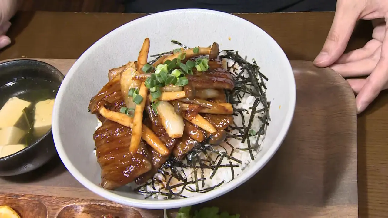 牛カルビ丼　1100円（税込）