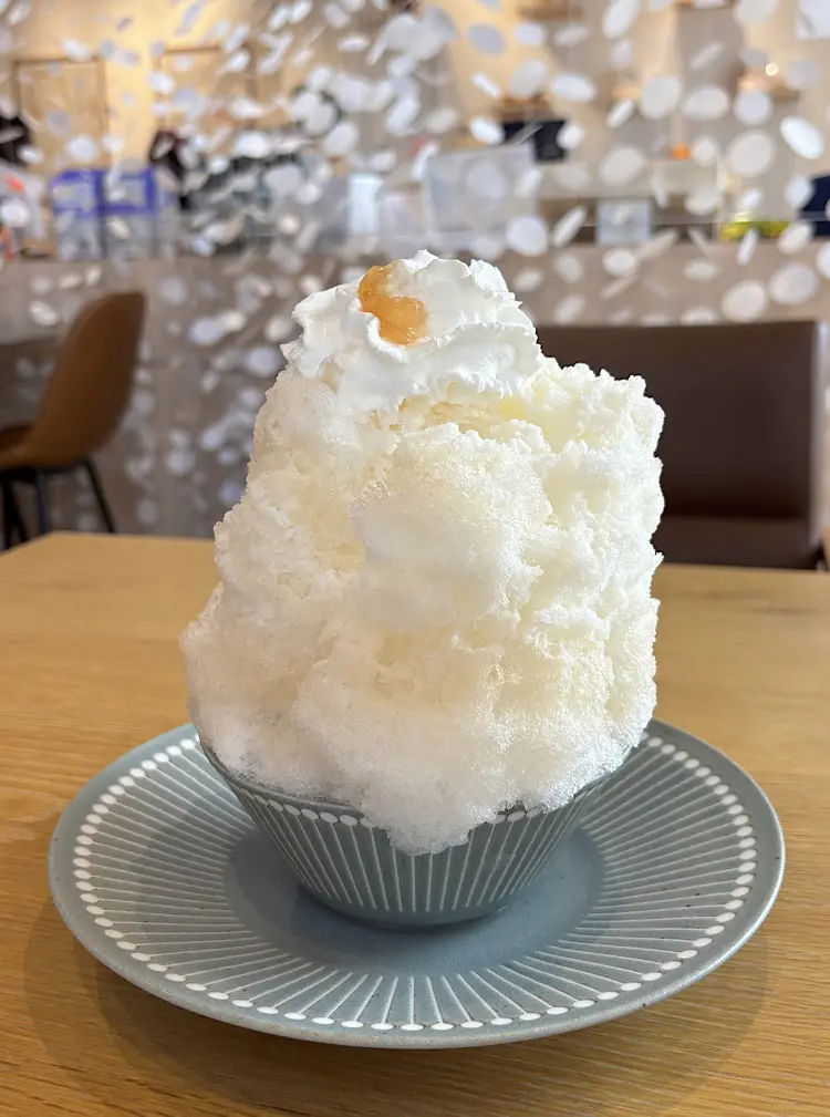 立山の雪解け水を48時間以上かけて製氷 なめらかな氷を味わう【かき氷